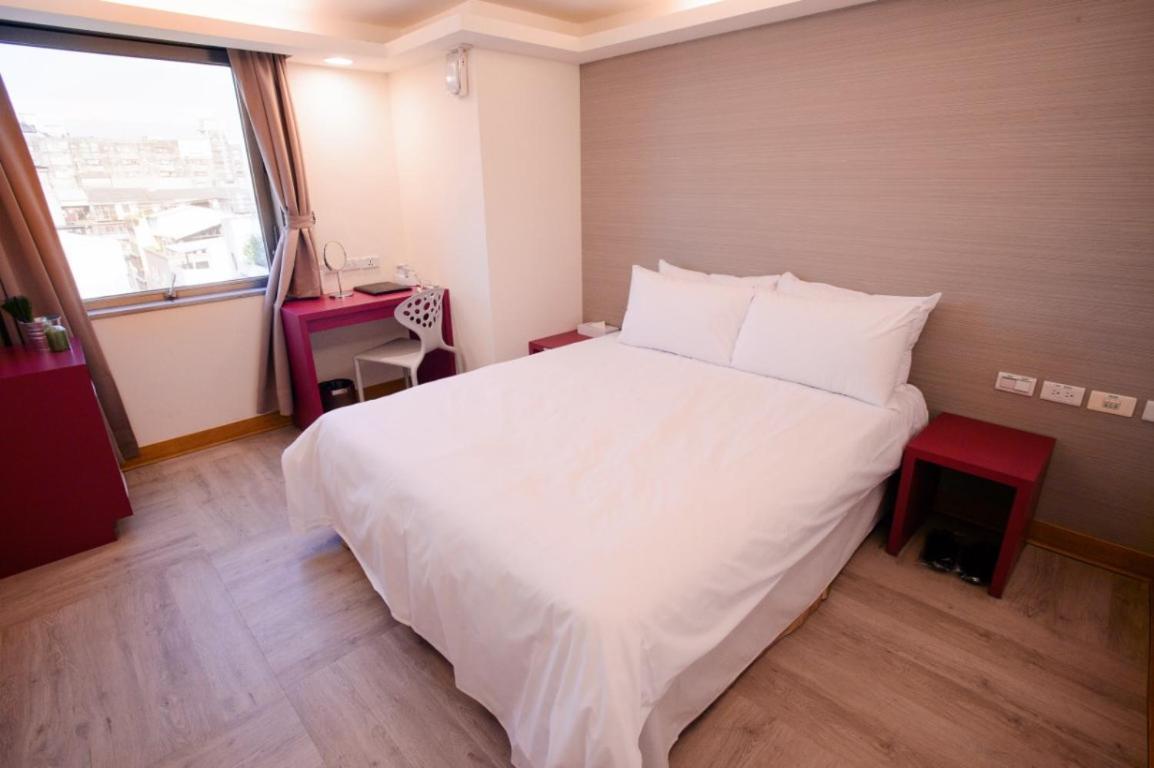 Kiwi Express Hotel - Chenggong Rd Тайчжун Экстерьер фото